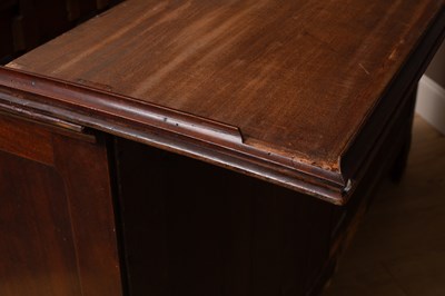 Lot 153 - A Georgian mule chest with hinged top