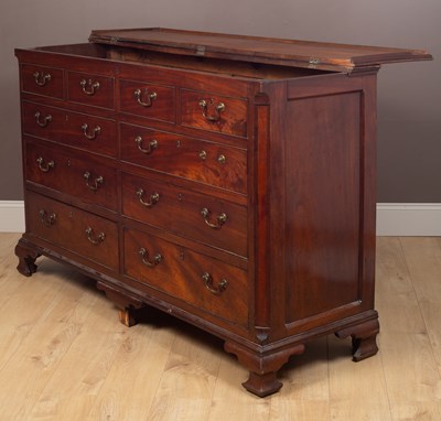 Lot 153 - A Georgian mule chest with hinged top