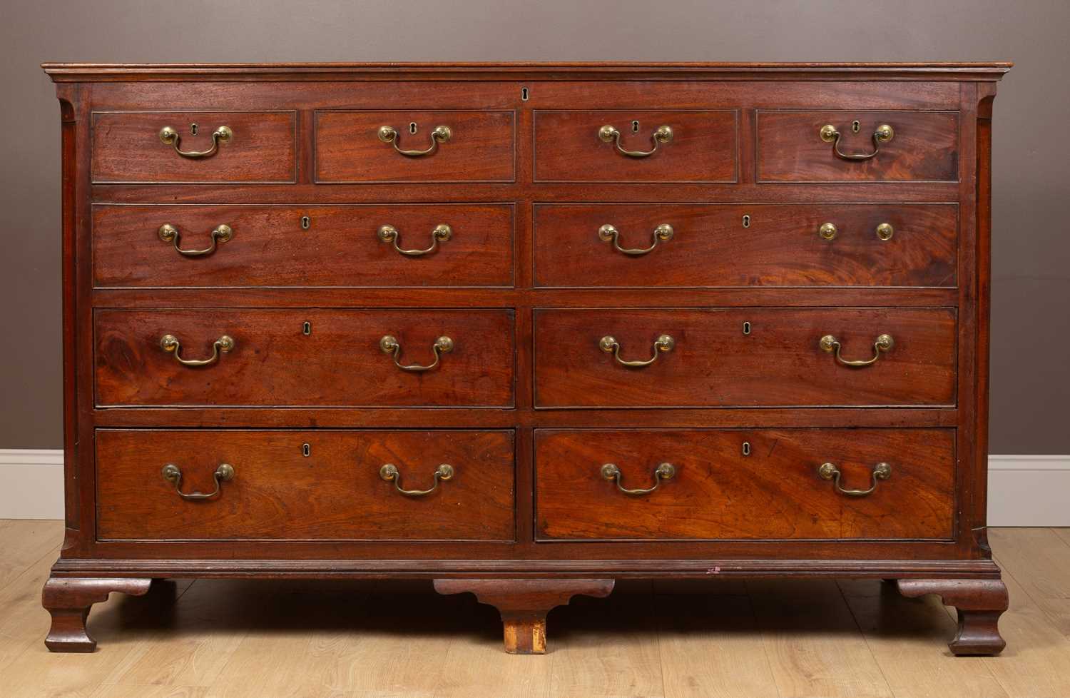Lot 153 - A Georgian mule chest with hinged top