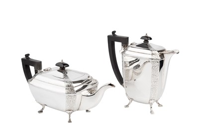 Lot 725 - A George V silver teapot and matching hot...