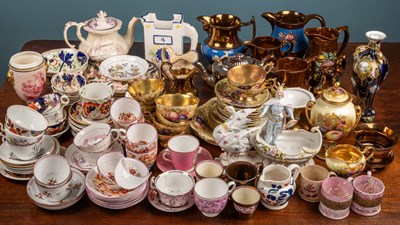 Lot 435 - A collection of pottery to include various lustreware items