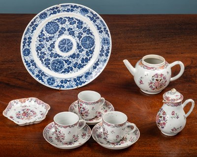 Lot 439 - A collection of ceramics