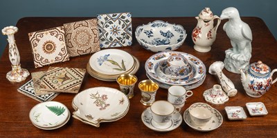 Lot 509 - A collection of ceramics to include an early...