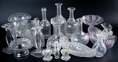 Lot 443 - A collection of glassware