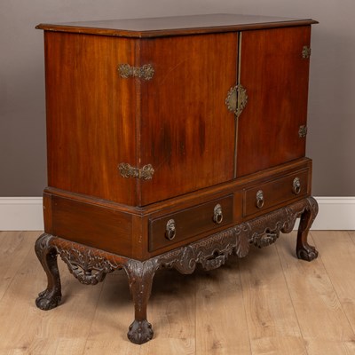 Lot 298 - A chest on stand