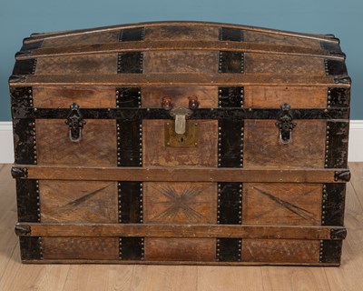 Lot 536 - An 18th century dome-topped travelling case