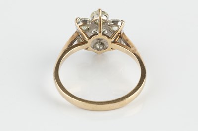 Lot 88 - A diamond cluster ring, the flowerhead cluster...