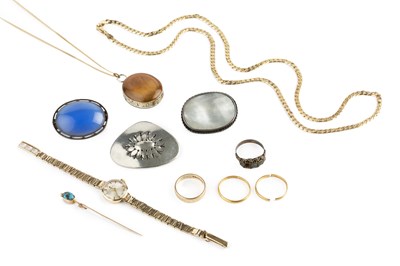 Lot 290 - A collection of jewellery, comprising a...