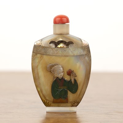 Lot 270 - Mother of pearl snuff bottle Chinese of...