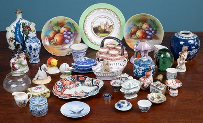 Lot 651 - A quantity of various ceramics and ornaments