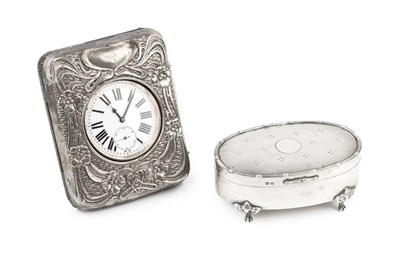 Lot 531 - A George V silver oval trinket box, with...