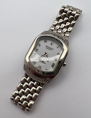 Lot 252 - A lady's 18ct white gold and diamond set...