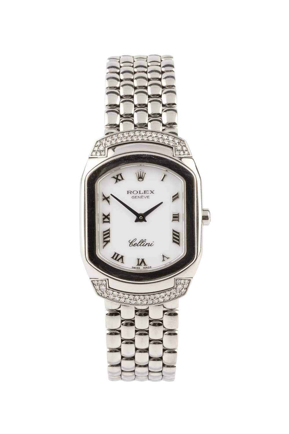 Lot 252 - A lady's 18ct white gold and diamond set...