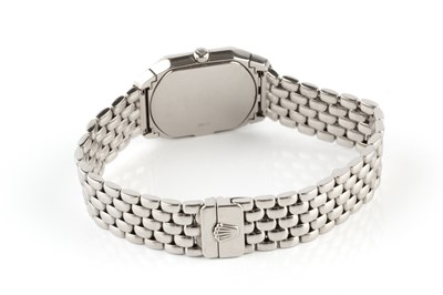 Lot 252 - A lady's 18ct white gold and diamond set...