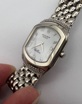 Lot 252 - A lady's 18ct white gold and diamond set...