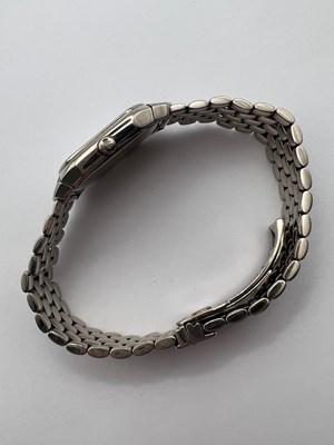 Lot 252 - A lady's 18ct white gold and diamond set...