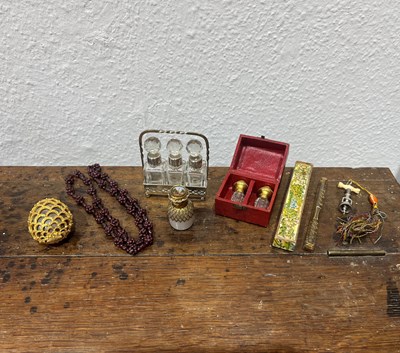 Lot 361 - Collection of miscellaneous items including:...