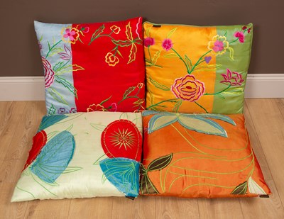 Lot 372 - Four Casa Pagoda silk cushions