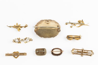 Lot 271 - A collection of antique and later brooches, to...