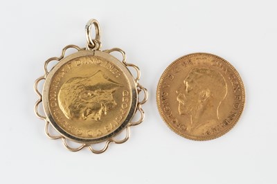Lot 215 - A half sovereign pendant, the George V half...
