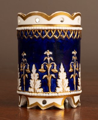 Lot 429 - A Spode match pot circa 1825