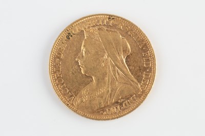 Lot 214 - A Victoria sovereign, dated 1900