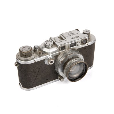 Lot 302 - A Leica III camera 1935 serial number 163397...