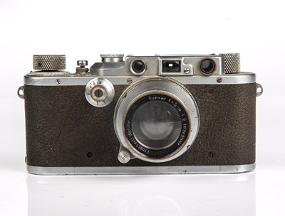 Lot 302 - A Leica III camera 1935 serial number 163397...