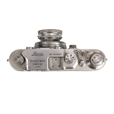 Lot 302 - A Leica III camera 1935 serial number 163397...