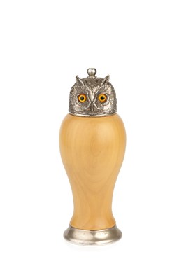 Lot 542 - A silver mounted novelty owl pepper grinder,...