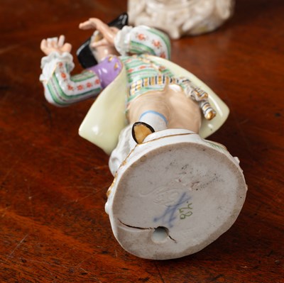 Lot 391 - A collection of porcelain figurines and other pottery