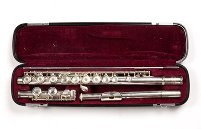 Lot 555 - A Yamaha flute, numbered 281S II, cased
