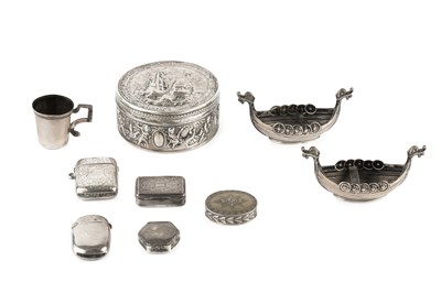 Lot 541 - A late 19th century Hanau silver circular box,...