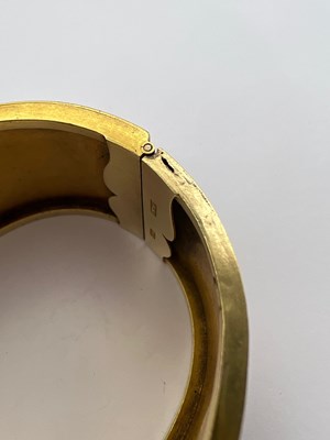 Lot 23 - An Archaeological Revival gold bangle, of...