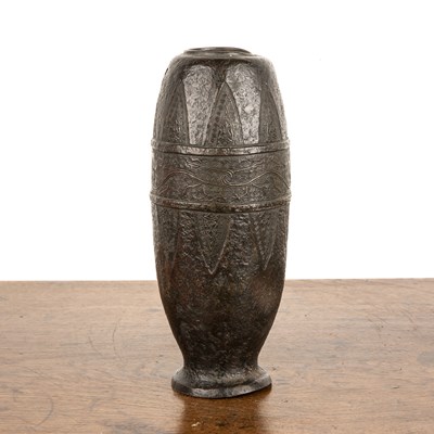 Lot 469 - Bronze vase Chinese, 17th/18th Century with...