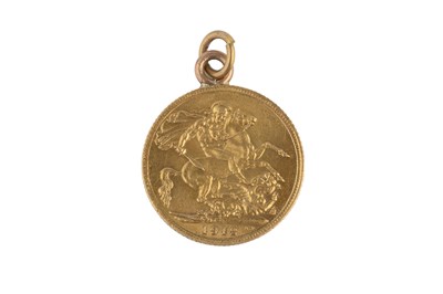 Lot 211 - A George V sovereign pendant, dated 1912, with...