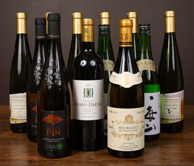 Lot 473 - A selection of ten bottles of wine and two bottles of Sake