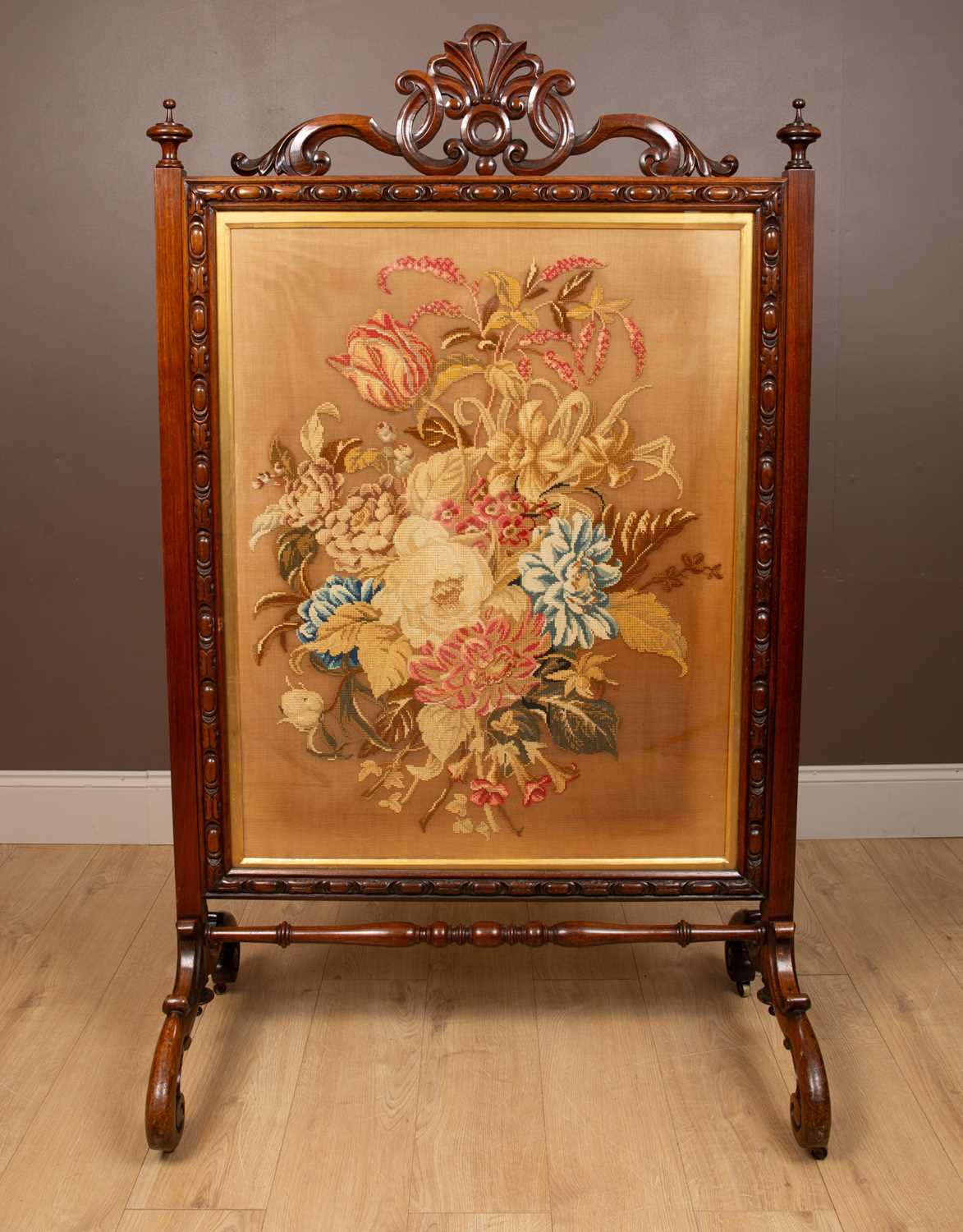 Lot 43 - A William IV rosewood country house large fire screen