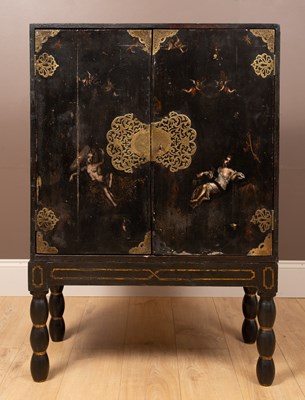 Lot 335 - An 18th century Flemish ebonised collectors cabinet