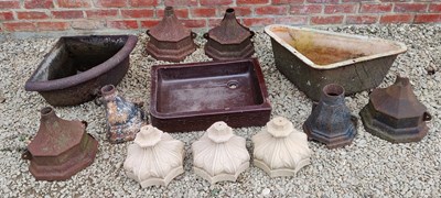 Lot 588 - A collection of garden items