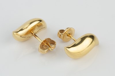 Lot 100 - A pair of 18ct gold ear studs designed by Elsa...