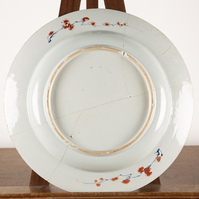 Lot 129 - Export Imari pattern porcelain charger Chinese,...