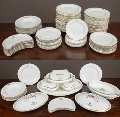 Lot 95 - A dinner service