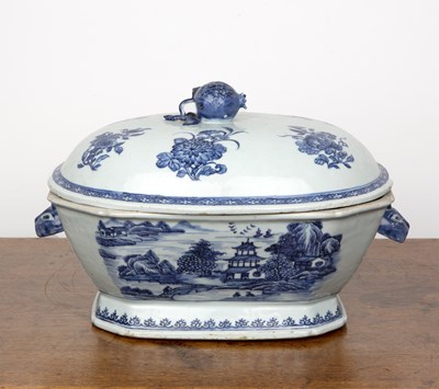 Lot 37 - Blue and white porcelain octagonal tureen...