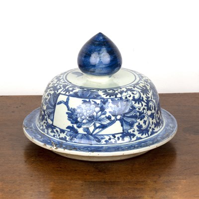 Lot 22 - Large blue and white porcelain jar lid Chinese,...