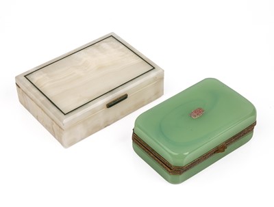 Lot 124 - An English Art Deco onyx box with green stone...