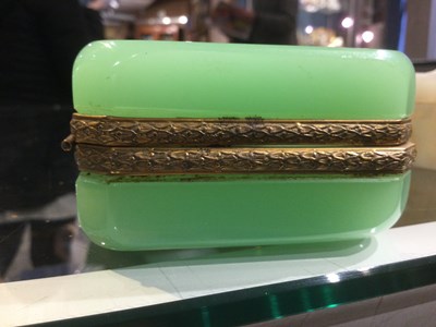 Lot 124 - An English Art Deco onyx box with green stone...