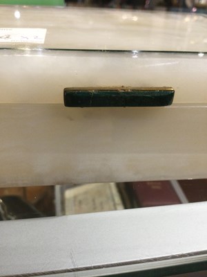Lot 124 - An English Art Deco onyx box with green stone...