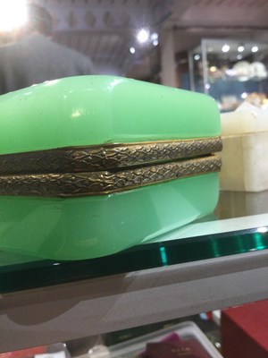 Lot 124 - An English Art Deco onyx box with green stone...
