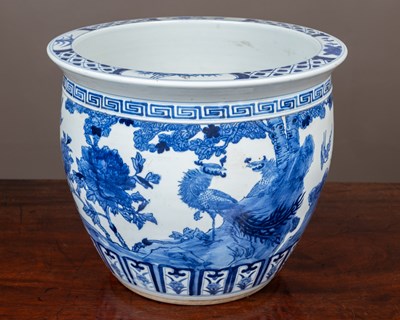 Lot 438 - A 20th century Chinese blue and white planter